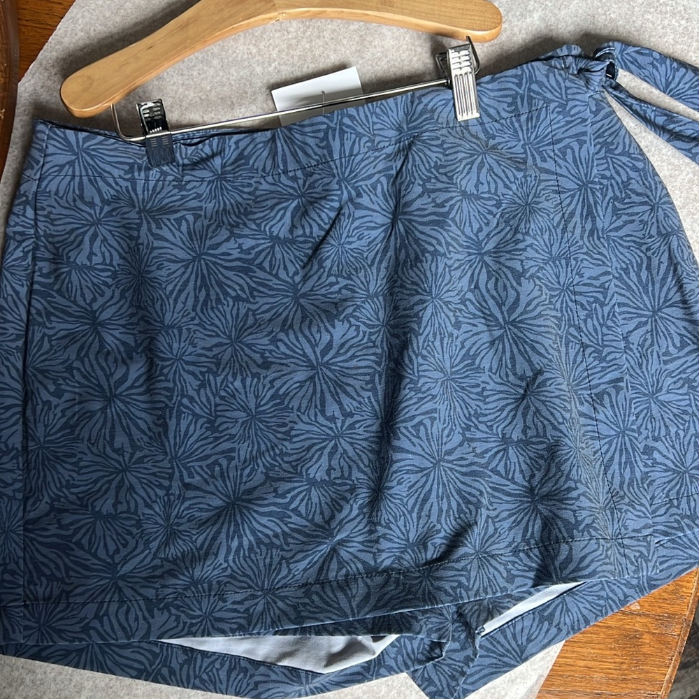 NWT Southern Tide Women’s Jourdan Printed Performance Golf Skort